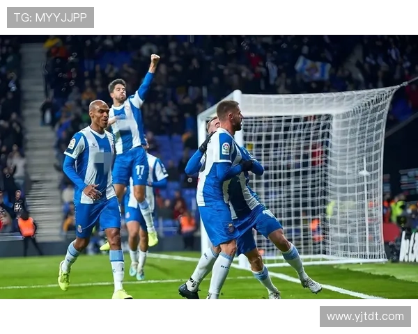 欧洲豪门激战正酣新星闪耀引爆冬季足球转会风暴格局生变再受瞩目